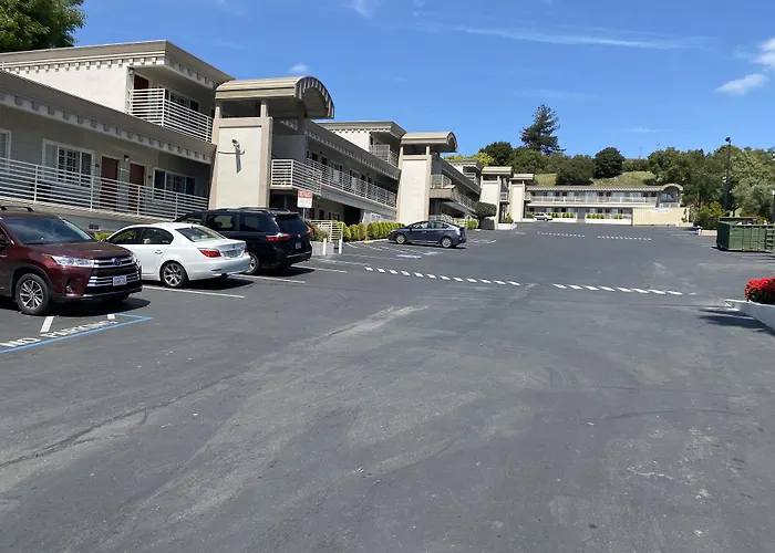Central hotel: Budget Inn Of Hayward